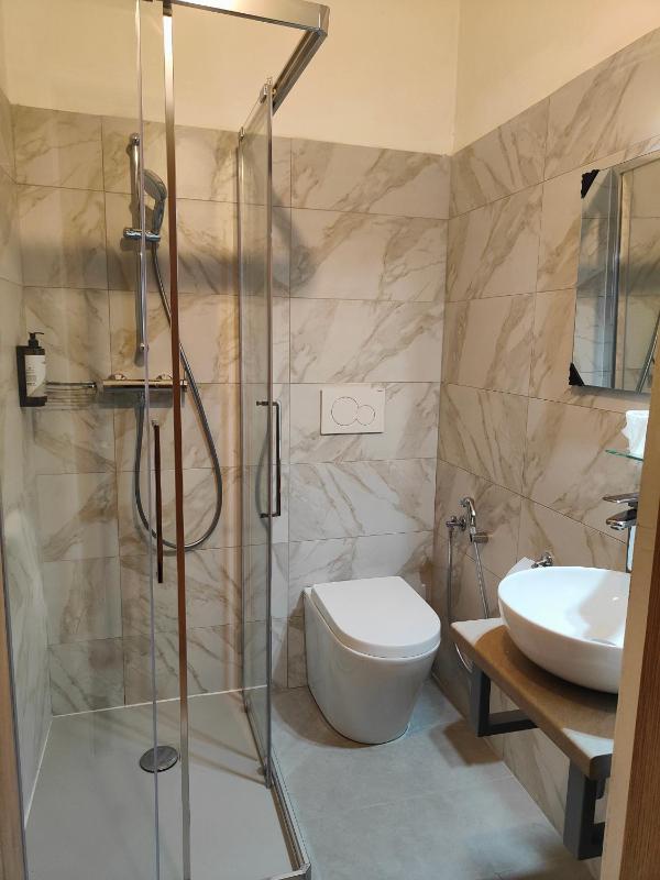 Single Room image 3
