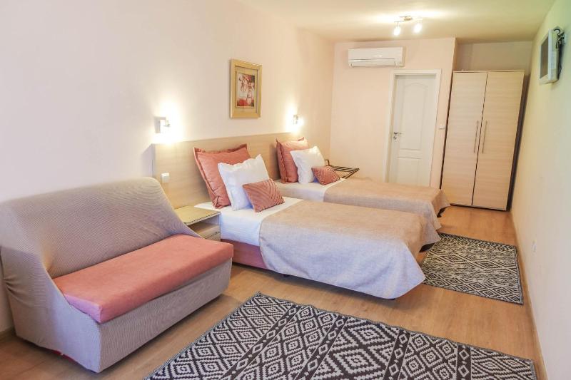 Twin Room image 2