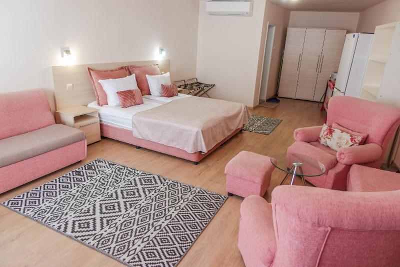 Double Room image 3