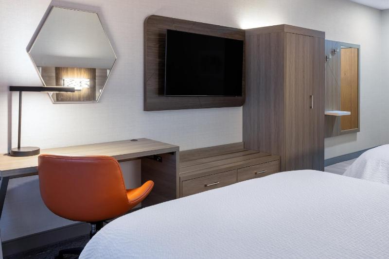 Standard Room with Two Queen Beds image 3
