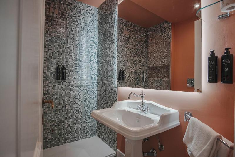 Double or Twin Room image 2