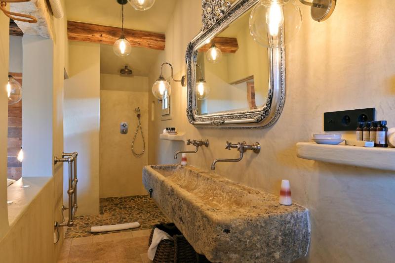 Two-Bedroom Villa with Private Pool - U Nidu image 3