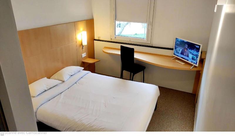 Single Room image 3