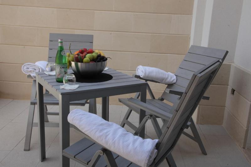 Triple Room with Terrace image 2