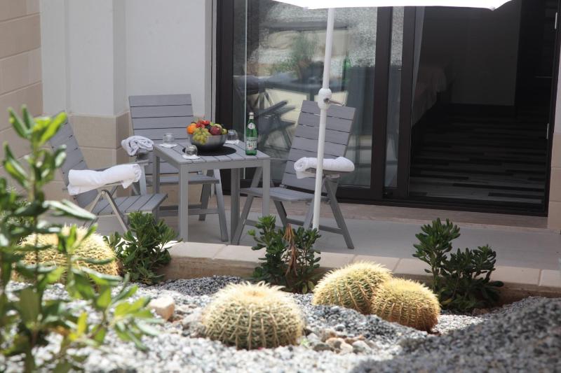 Triple Room with Terrace image 1