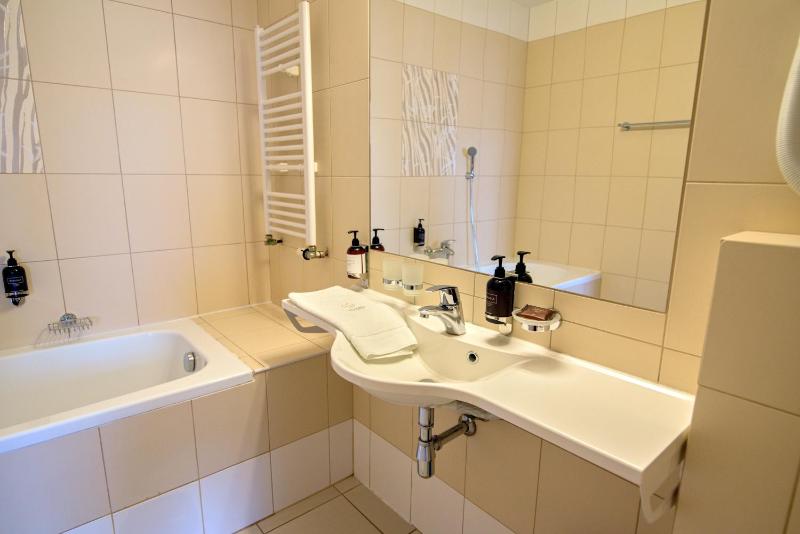 Deluxe Double Room image 2