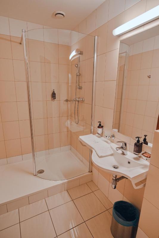 Double Room image 2