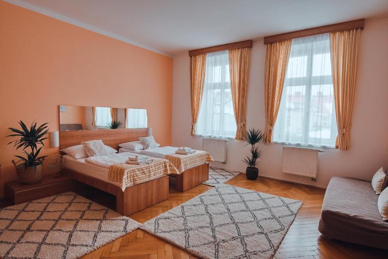 Double Room with Extra Bed image 1