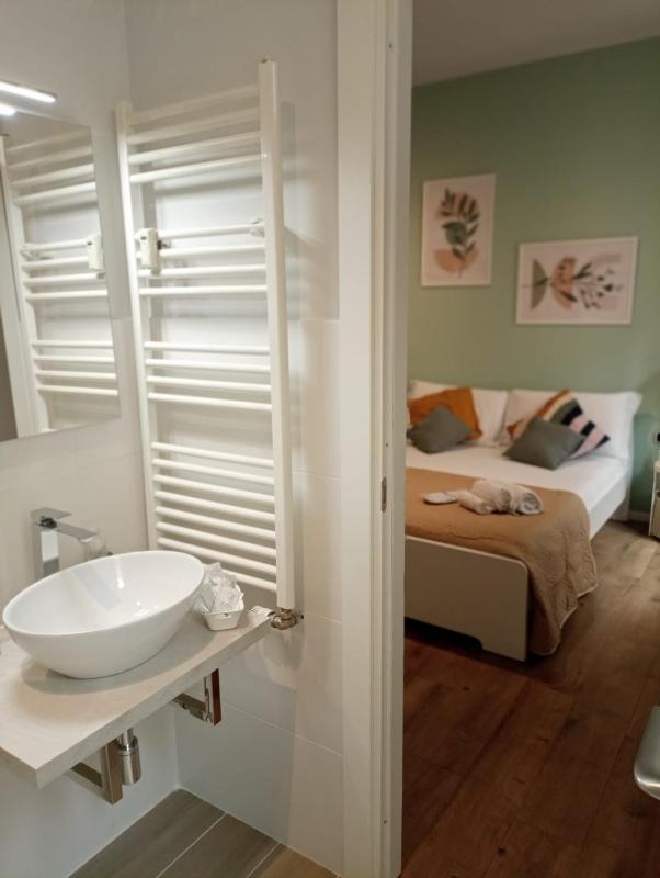 Deluxe Double Room image 2