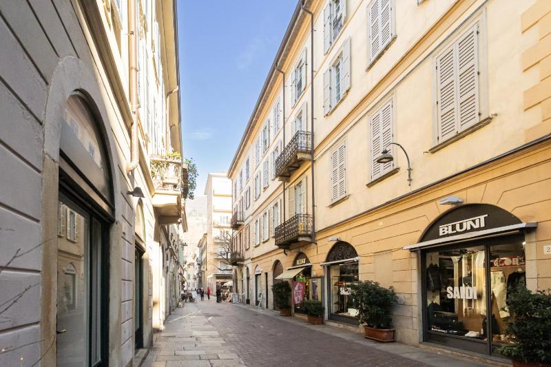 Casa Giovio Elegant Historic Residence in the heart of Como - image 13