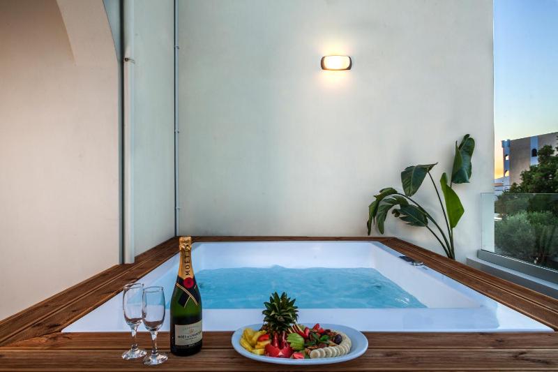  Executive room with jacuzzi image 2