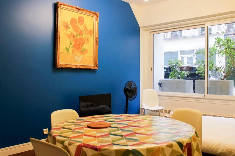 Colorful 1BR in Beaugrenelle - 5min to Metro - image 1