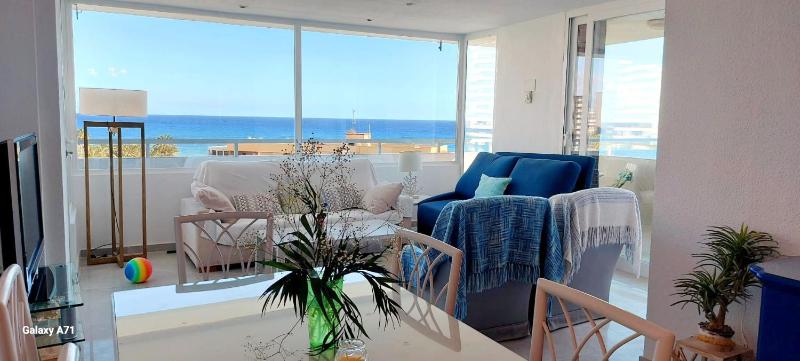Three-Bedroom Apartment with Sea View (6 Adults) D image 1