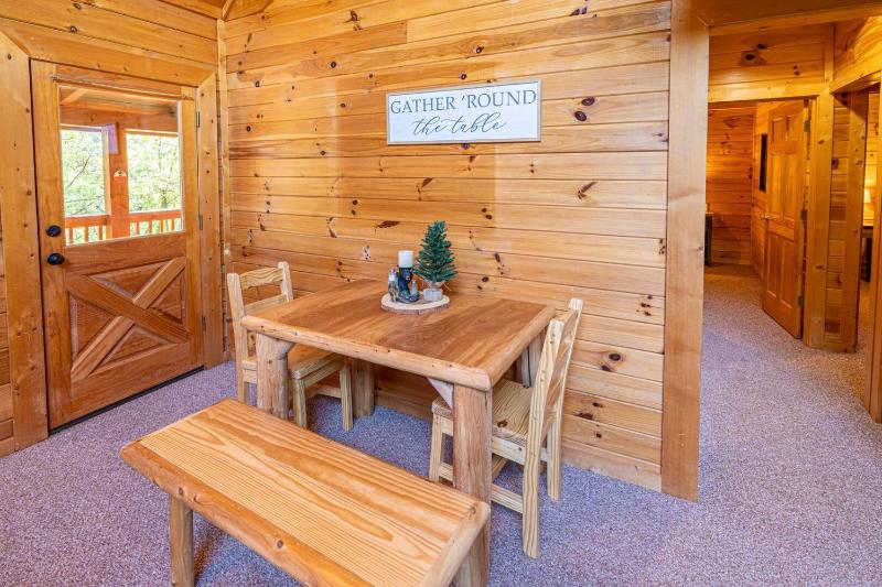 Bear Necessities cabin - image 8