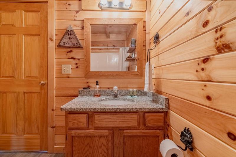 Bear Necessities cabin - image 14