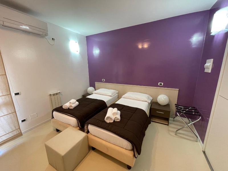 Double or Twin Room image 3