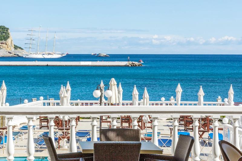 Aeolos Hotel - image 12