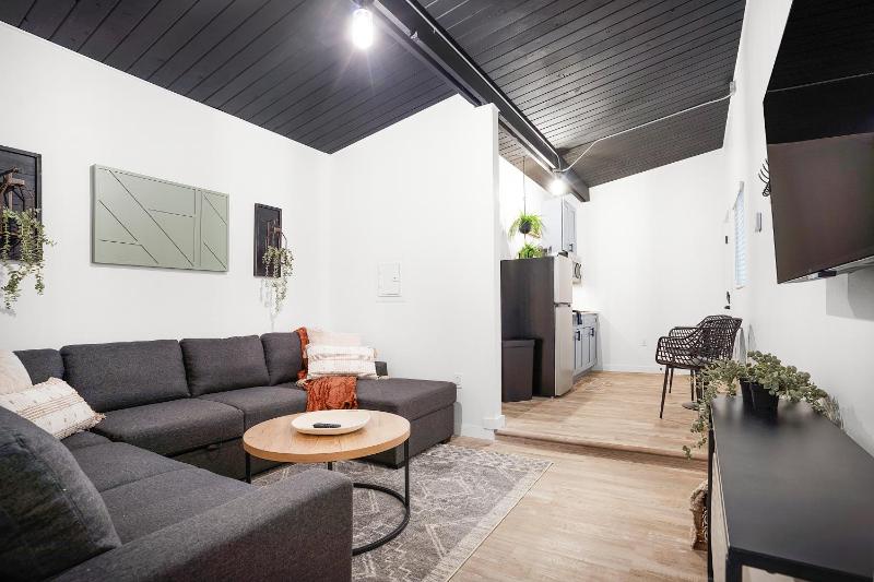 One-Bedroom Suite image 3