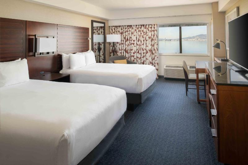 Non-Smoking Double Bay View Room image 2