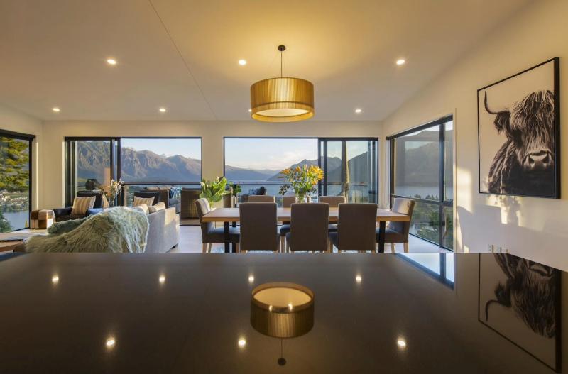 Highlands House- Lake Views- Free Parking- AC- BBQ - image 21