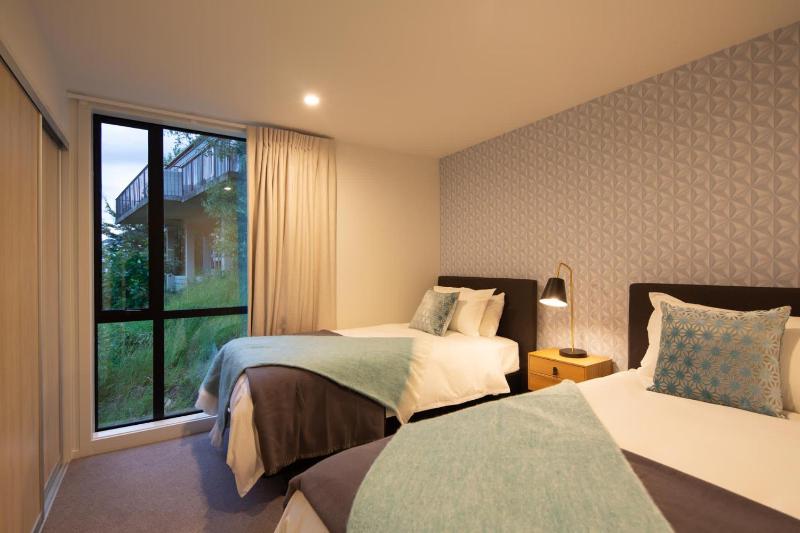 Highlands House- Lake Views- Free Parking- AC- BBQ - image 11