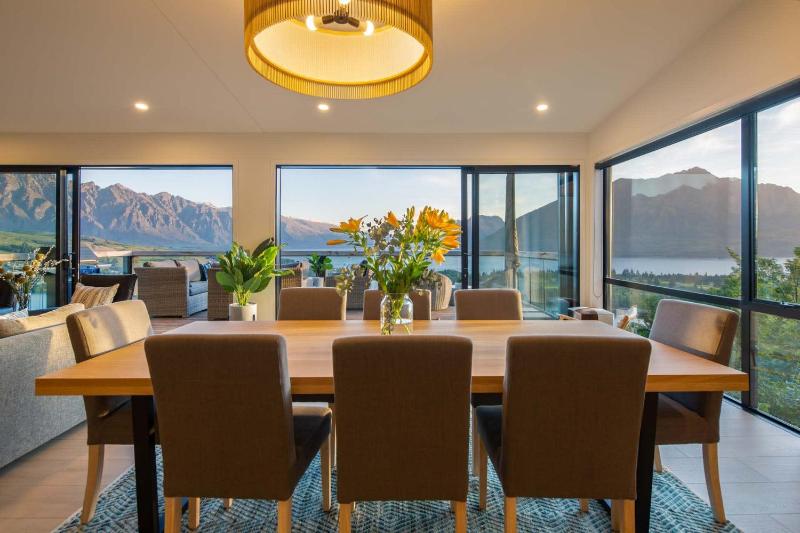 Highlands Lodge- Free Parking- BBQ- AC- Lake Views - image 37