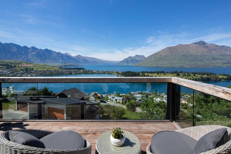 Highlands Lodge- Free Parking- BBQ- AC- Lake Views - image 33