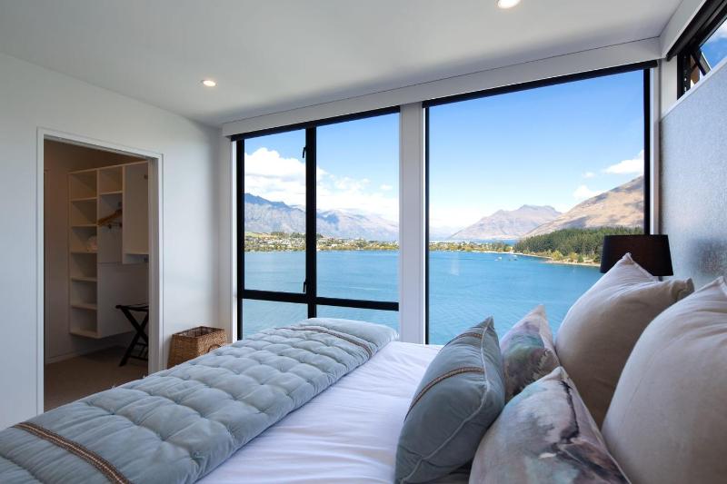 Lakehouse 1- Free Parking- Walk To Town- Air Con - image 23