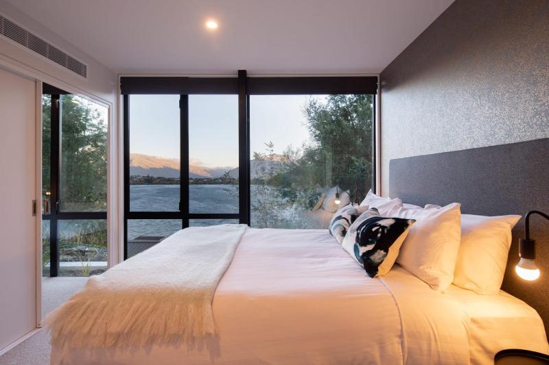 Lakehouse 1- Free Parking- Walk To Town- Air Con - image 3