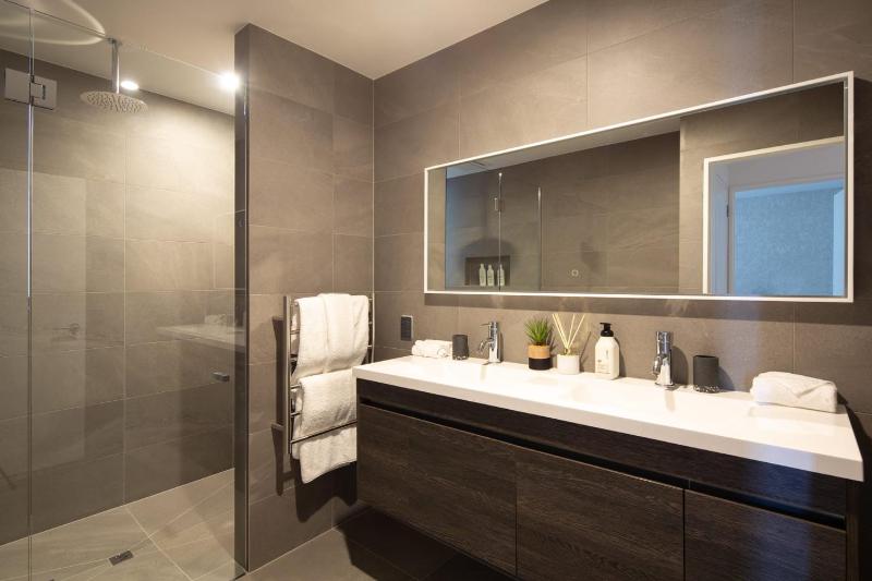 Lakehouse 1- Free Parking- Walk To Town- Air Con - image 26