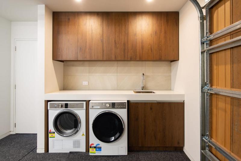 Lakehouse 1- Free Parking- Walk To Town- Air Con - image 25