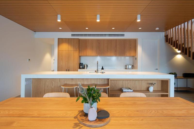 Lakehouse 2- Free Parking- Walk To Town- Air Con - image 22