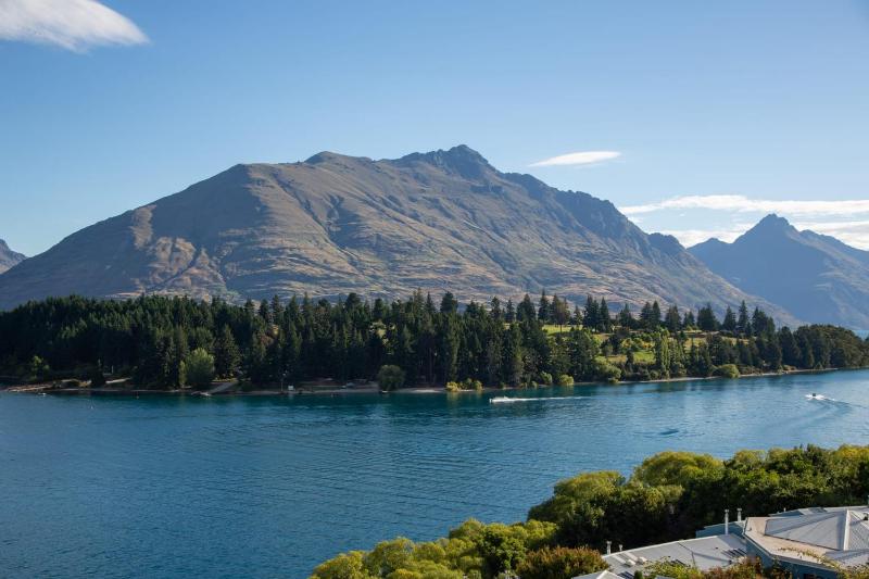 Lakehouse 2- Free Parking- Walk To Town- Air Con - image 13