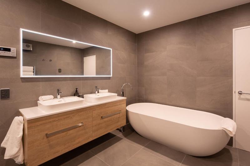 Lakehouse 2- Free Parking- Walk To Town- Air Con - image 29