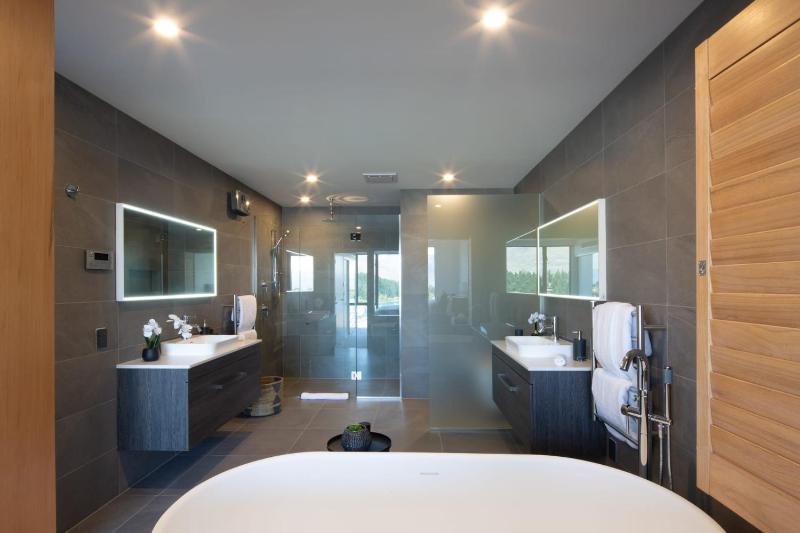 Lakehouse 3- Free Parking- Walk To Town- Air Con - image 24