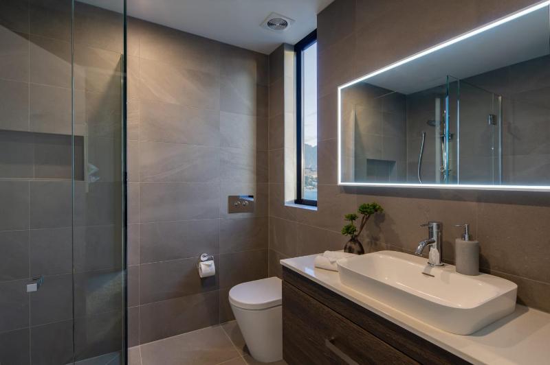 Lakehouse 3- Free Parking- Walk To Town- Air Con - image 28
