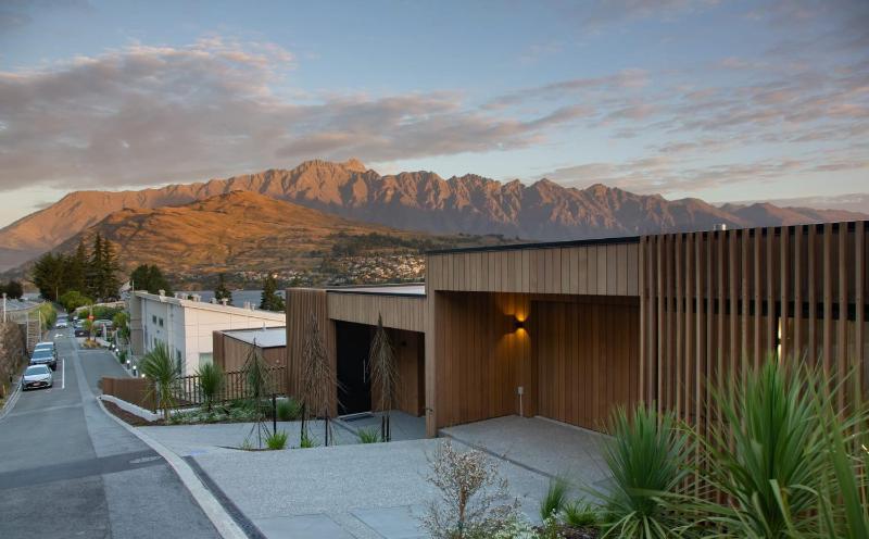 Lakehouse 3- Free Parking- Walk To Town- Air Con - image 15