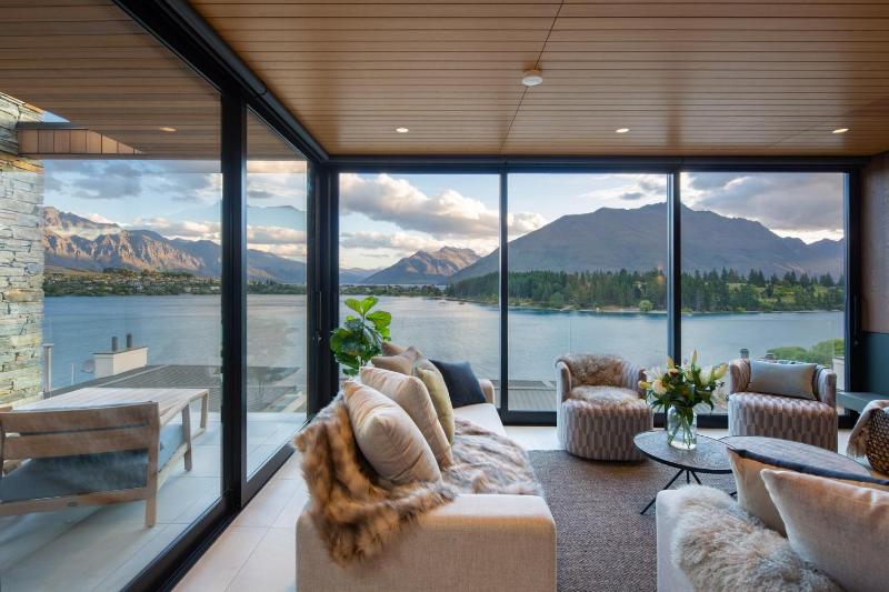 Lakehouse 4- Free Parking- Walk To Town- Air Con - image 27
