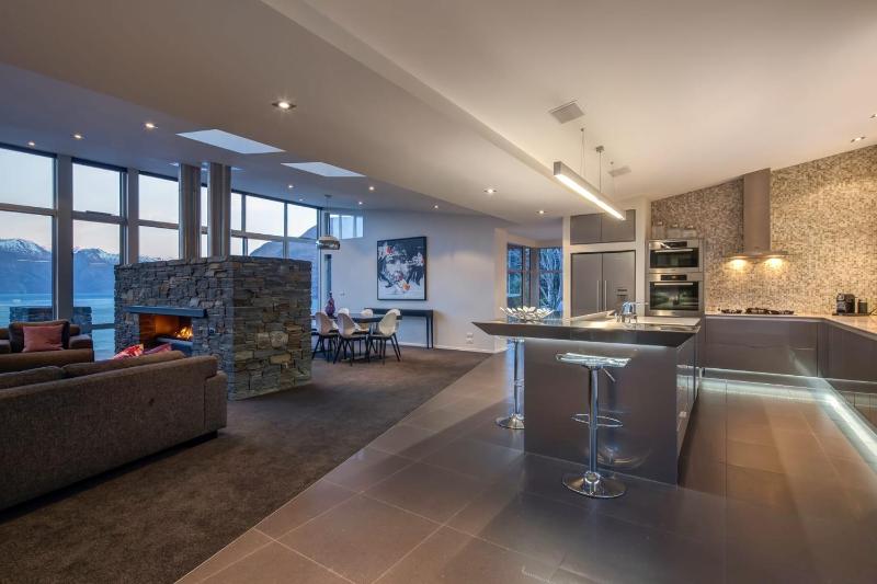 Villa Matau- Gas Fire- Lake Views- AC- BBQ - image 26