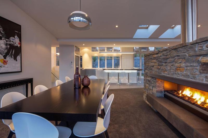Villa Matau- Gas Fire- Lake Views- AC- BBQ - image 20