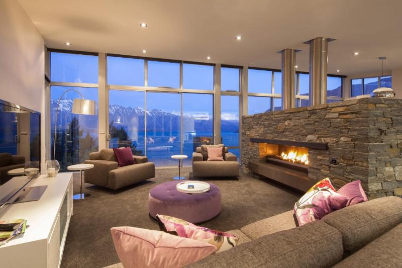 Villa Matau- Gas Fire- Lake Views- AC- BBQ - image 8