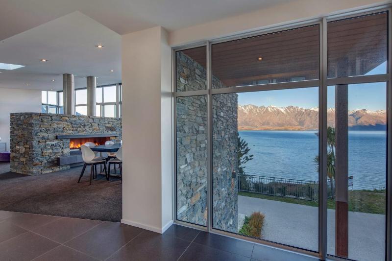 Villa Matau- Gas Fire- Lake Views- AC- BBQ - image 23