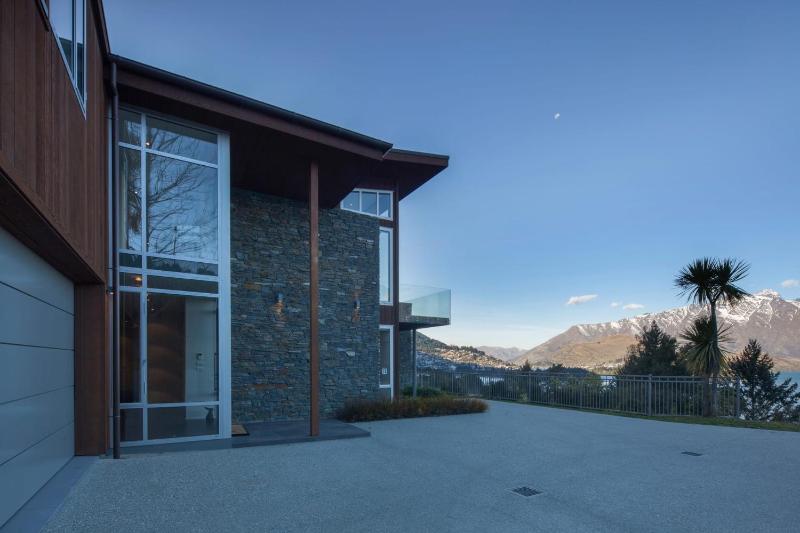 Villa Matau- Gas Fire- Lake Views- AC- BBQ - image 27
