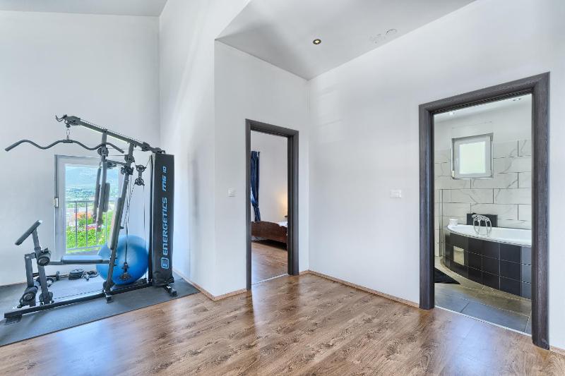 Family friendly house with a swimming pool Kastel Stari Kastela - 22138 - image 6