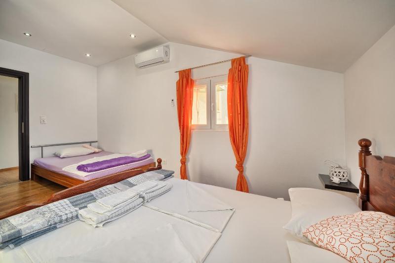 Family friendly house with a swimming pool Kastel Stari Kastela - 22138 - image 7