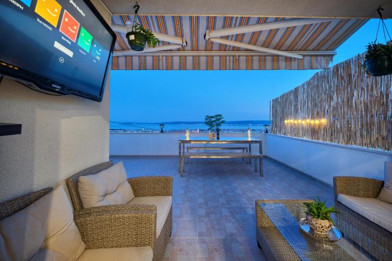 Family friendly house with a swimming pool Kastel Stari Kastela - 22138 - image 3