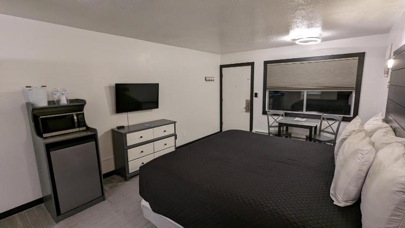 King Room - Non-Smoking image 4