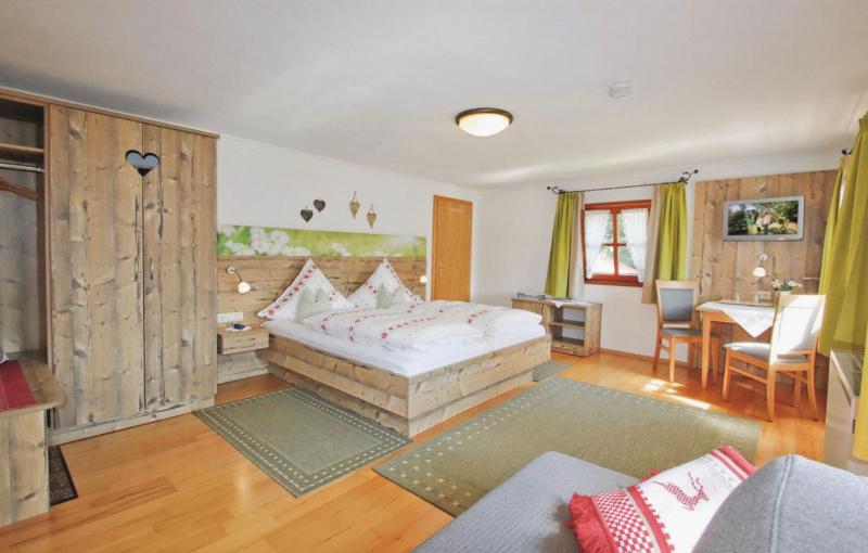 Double Room with Mountain View image 1