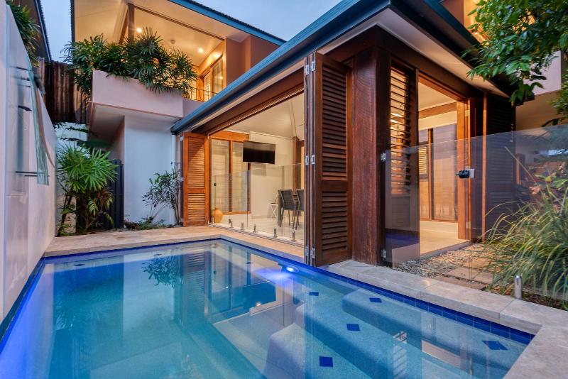 Villa 3 @ Chez Willow 2 mins to Four Mile Beach - image 1