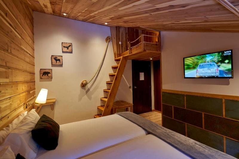 Deluxe Triple Room image 3